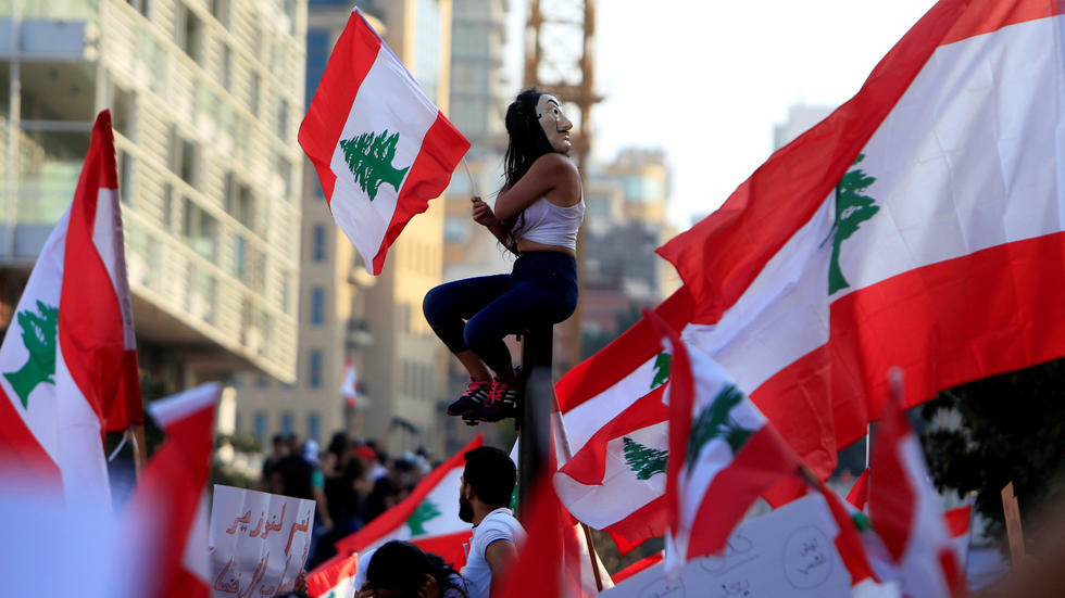 لبنان ينزلق صوب المزيد من الفوضى ولا مؤشرات على قرب تشكيل حكومة جديدة