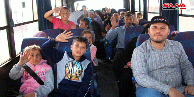 عشرات المهجرين السوريين عادوا اليوم إلى بلادهم قادمين من الأردن