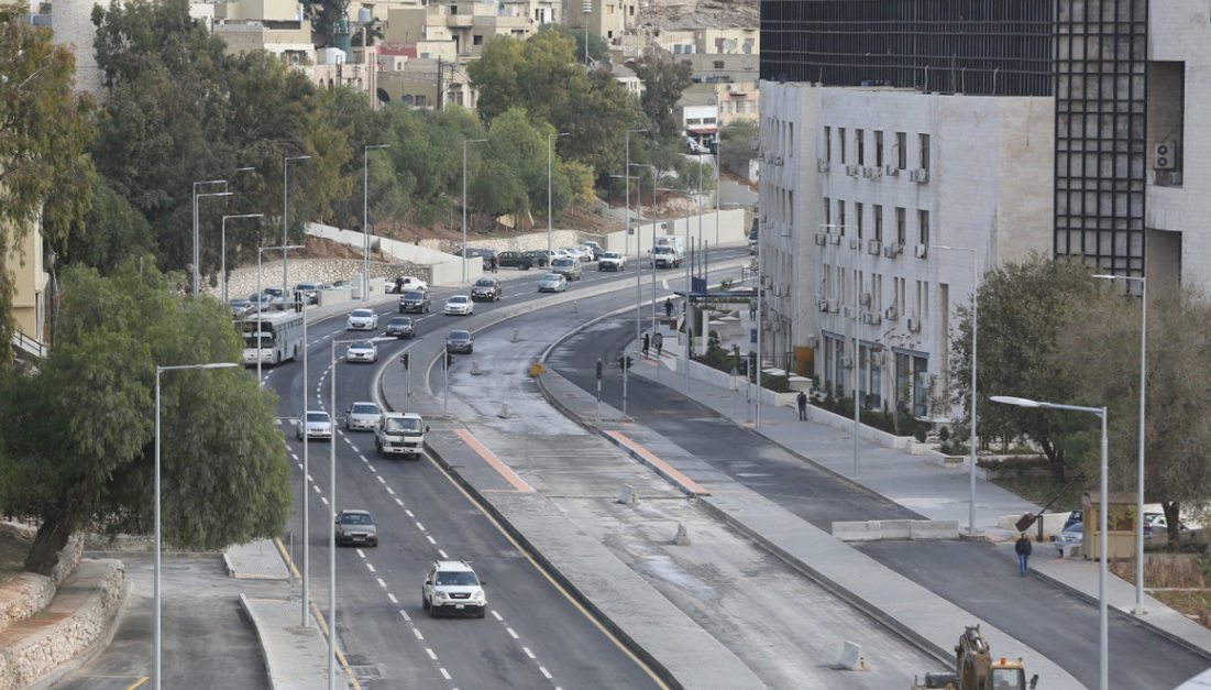 اخيرا.. أمانة عمان تفتتح شارع عمر مطر أمام الحركة المرورية