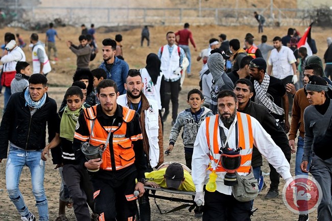 23 إصابة بينهم مسعف برصاص الاحتلال خلال مشاركتهم بمسيرات كسر الحصار بقطاع غزة/ فيديو
