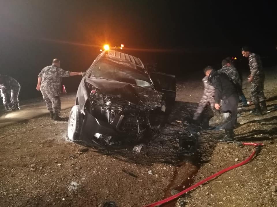 3 وفيات بحادث تصادم بين مركبتين على الطريق الصحراوي