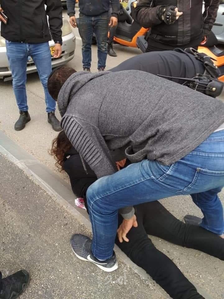 عاجل.. اعتقال فتاة فلسطينية حاولت اليوم الجمعة طعن جندي من جيش الاحتلال في القدس/ فيديو