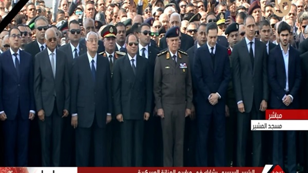 السيسي يخذل ثورة 25 يناير التي اوصلته للحكم ويتقدم جنازة عسكرية للرئيس المخلوع حسني مبارك
