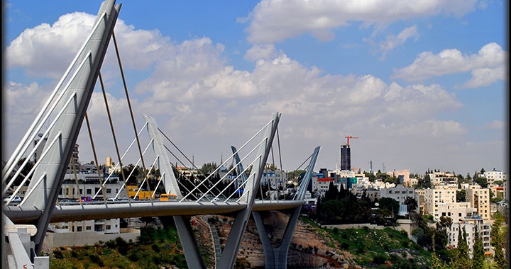 الأمن العام يثني فتاة حاولت الانتحار من أعلى جسر عبدون