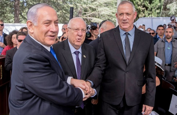نتنياهو وغانتس يوقعان على اتفاق تشكيل حكومة وحدة وطنية اسرائيلية اول ضحاياها غور الاردن