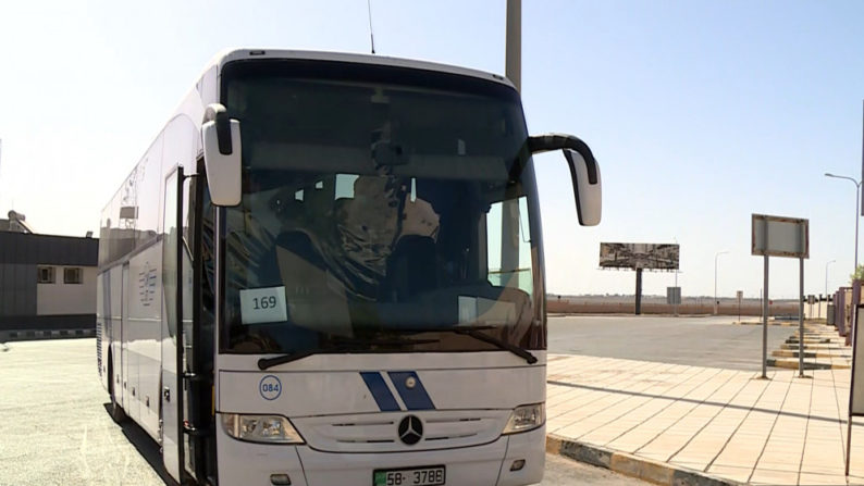 وصول حافلتين تقلان عائدين أردنيين برا من السعودية