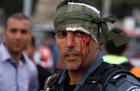 إصابة شرطي إسرائيلي بإلقاء لوح رخام عليه في العيسوية قرب القدس