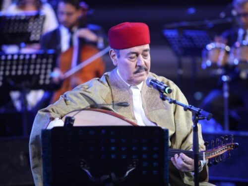 استقبال حافل للفنان لطفي بوشناق في مهرجان الحمامات الغنائي بتونس