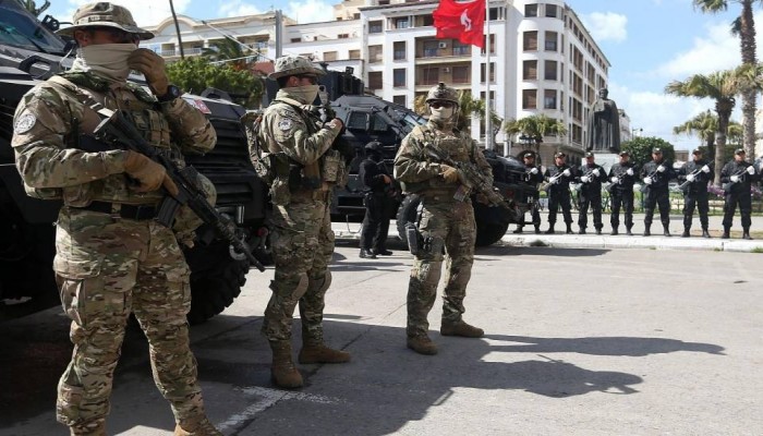 استشهاد شرطي ومصرع 3 مسلحين في هجوم شرقي تونس