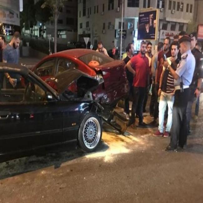 وفاة وإصابتان في حادث تصادم بين مركبتين في أبو علندا