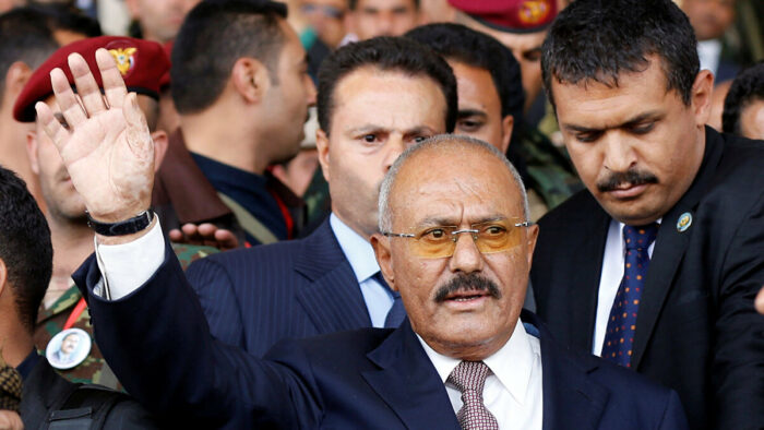 خيانات يلعنها التاريخ.. الحوثيون يفضحون علاقة الرئيس اليمني علي صالح مع إسرائيل بتدبير من حكام دولة الامارات/ فيديو