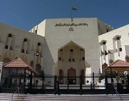 جنايات عمان تقرر حبس موظفتين حكوميتين 5 سنوات بتهمة الاختلاس