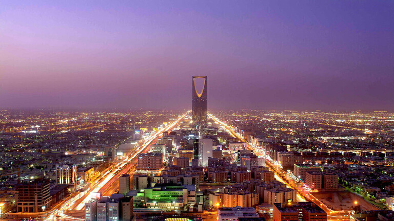 سعودي فاسد يخفي ملايين الريالات بطريقة شيطانية/ فيديو