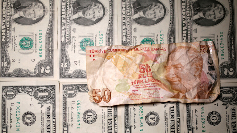 العملة التركية تهوي اليوم الخميس الى ادنى مستوياتها جراء التخوف من عواقب حروب اردوغان في عدة جبهات