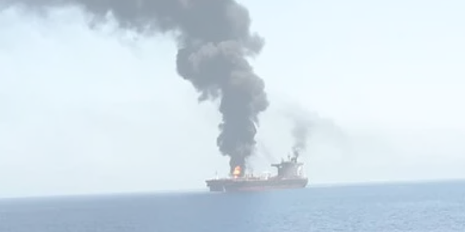 بعد تهديد نتنياهو لطهران.. استهداف سفينة إسرائيلية في خليج عمان 
