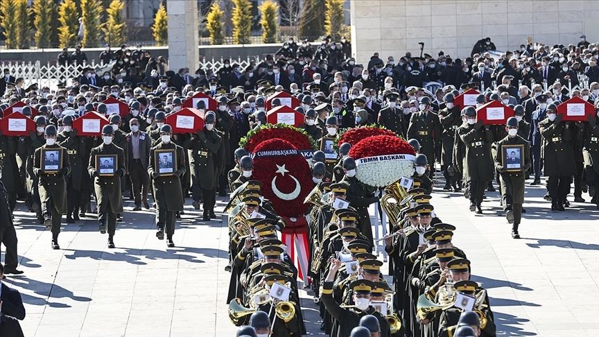 اردوغان شارك بصلاة الجنازة.. مقتل قائد الفيلق الثامن التركي في حادث تحطم مروحية عسكرية اسفر عن 11 قتيلا وجريحين