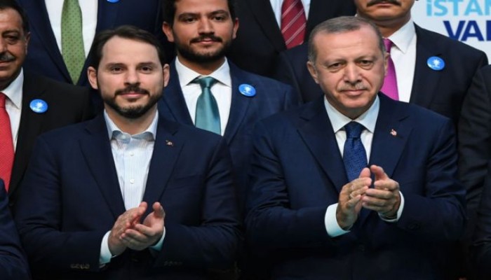 اردوغان يحول تركيا الى مزرعة خاصة ويقيل محافظ البنك المركزي لاعادة صهره المدلل 