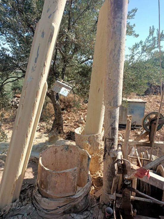 وزارة المياه تضبط عملية حفر بئر مخالفة في مزرعة بجرش