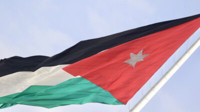 رفع العلم الأردني على بلدة أميركية بمناسبة عيد الاستقلال