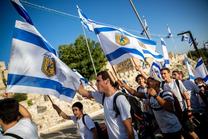بينيت يُصعّد: مسيرة الأعلام في القدس ستجري بعد غدٍ كما هو مخطط لها، ما يعني مرورها بباب العامود والحي الإسلامي