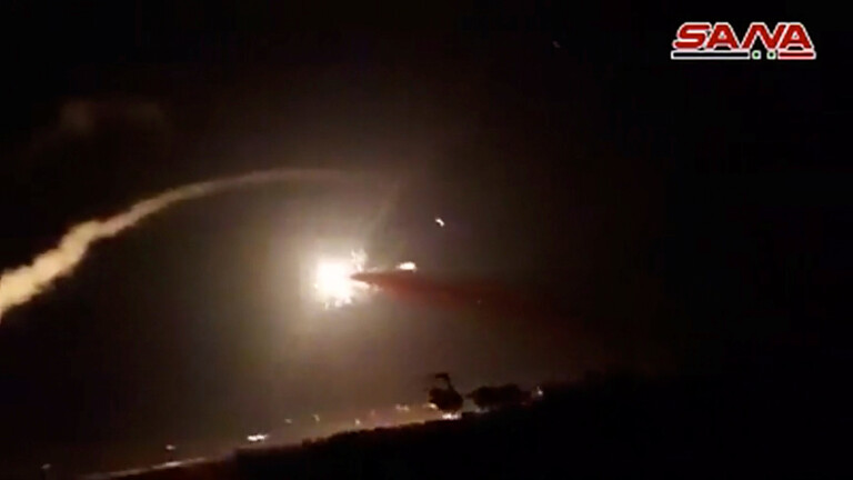 الدفاعات الجوية السورية تتصدى ليلة امس لعدوان صاروخي إسرائيلي على جنوب دمشق ادى الى ارتقاء 3 شهداء/ فيديو