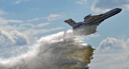 مصرع 8 اشخاص بسقوط طائرة روسية اثناء إطفاء الحرائق في تركيا/فيديو