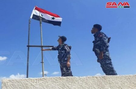 رفع العلم الوطني فوق مبنى ناحية المزيريب بريف درعا
