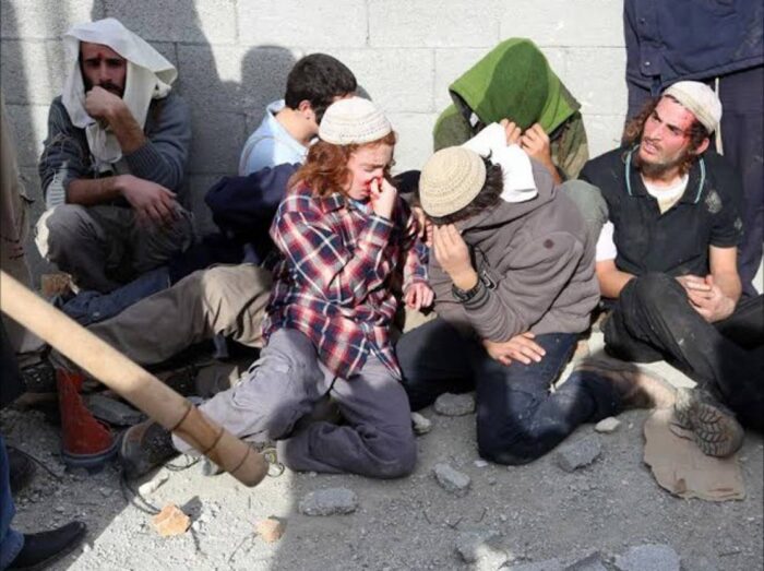 عمال فلسطينيون يهاجمون مستوطنين داخل مبنى في اسرائيل