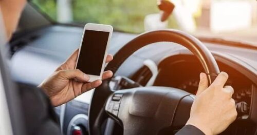 الأمن يناشد المواطنين عدم استخدام الهواتف أثناء قيادة السيارات