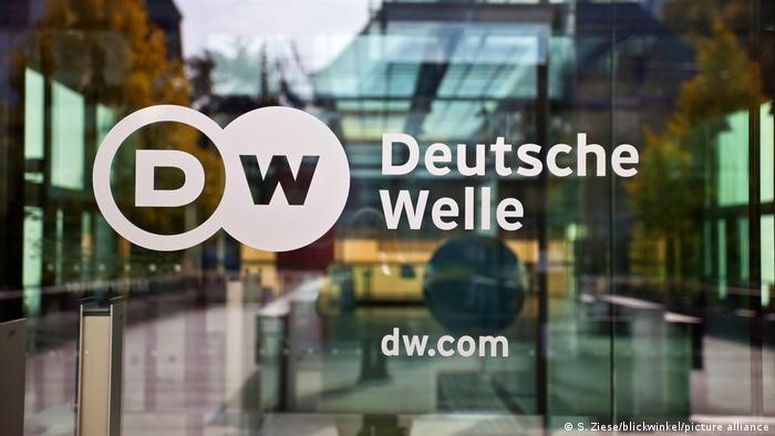 مؤسسة دويتشه فيله (DW) الاعلامية الالمانية تخضع للضغوط الصهيونية وتوقف تعاونها مع قناة رؤيا الأردنية