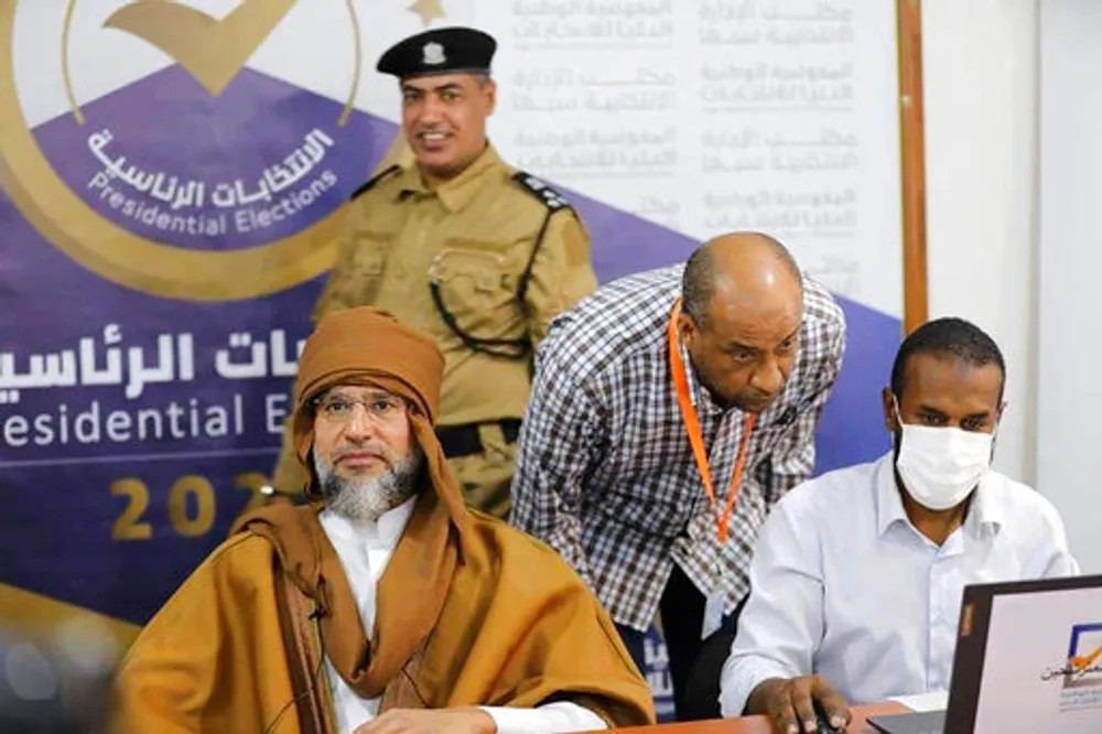 سيف الاسلام القذافي يطلق مبادرة لإنهاء الأزمة في ليبيا تقضي بتأجيل الانتخابات الرئاسية وإجراء البرلمانية 