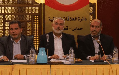 اعلام العدو يُعيّر قادة حماس بمغادرة غزة إلى الفنادق الفاخرة بالخارج