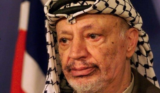 حمد بن جاسم يكشف سراً خطيراً : الرئيس الفلسطيني الأسبق ياسر عرفات قُتل على أيدي اعوانه والمقربين منه/ فيديو