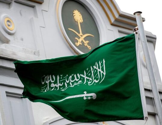 السعودية تعتزم تغيير  نظام علمها لانه يشبه علم داعش