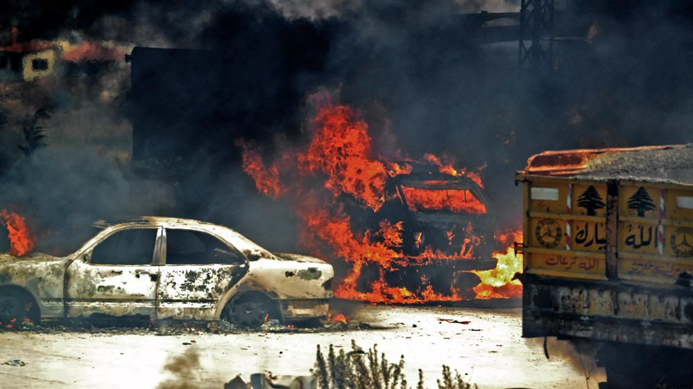 لحظة انفجار شاحنة محملة بأسطوانات غاز في بيروت اليوم/ فيديو