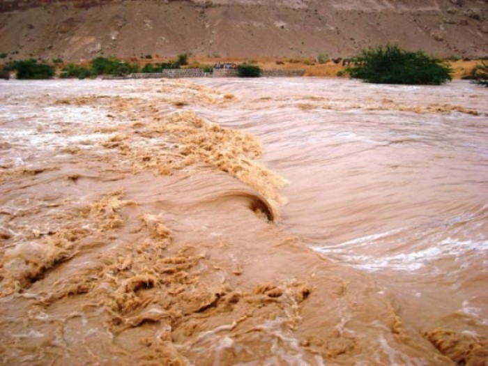 “مركز الأزمات” يُحذر من خطر تشكل السيول خلال اليومين المقبلين