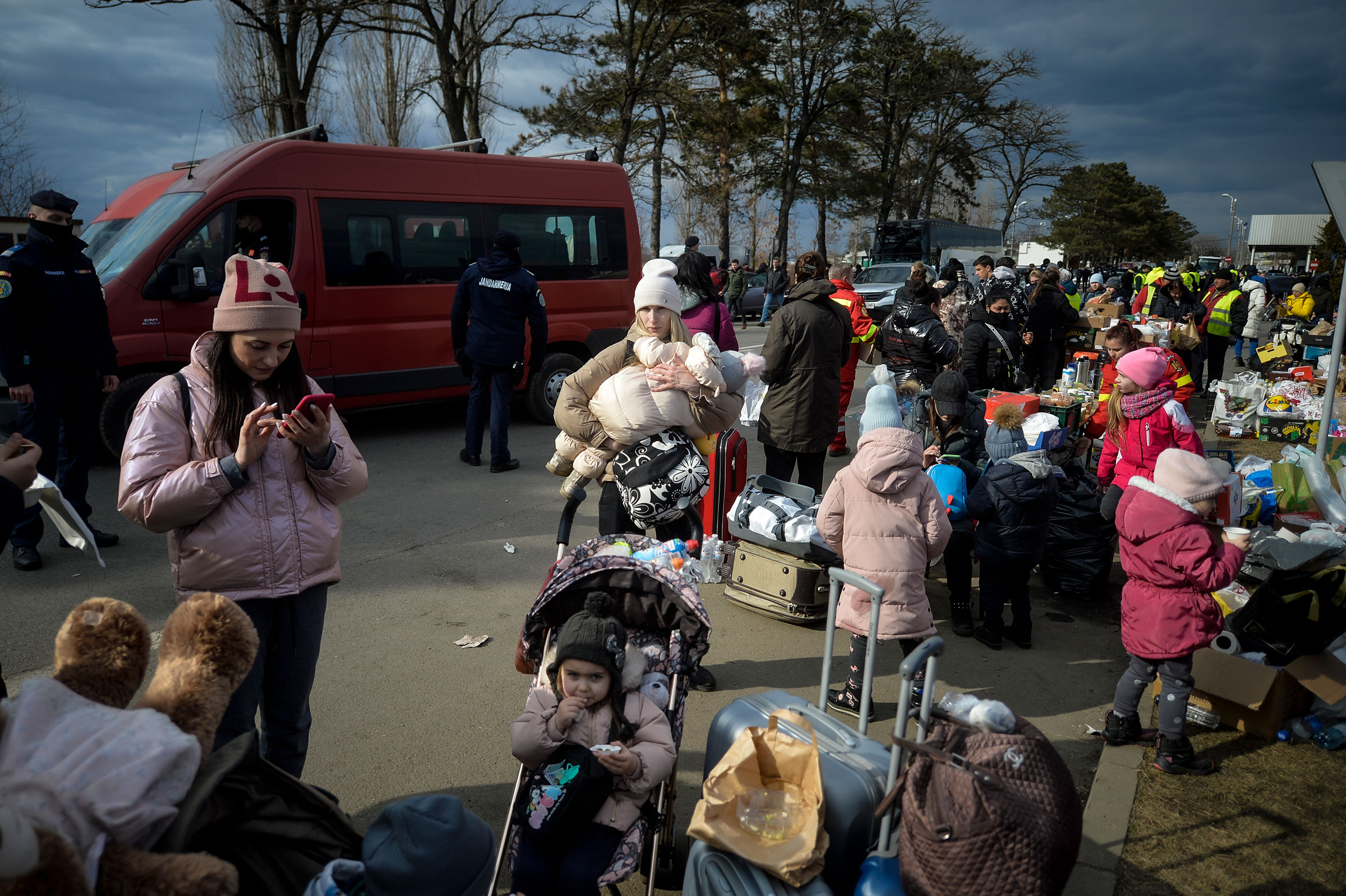 هذه اخلاقهم.. لاجئات أوكرانيات يشتكين من محاولة إقناعهن بالعمل في الدعارة فور وصولهن مطار بن غوريون في تل ابيب