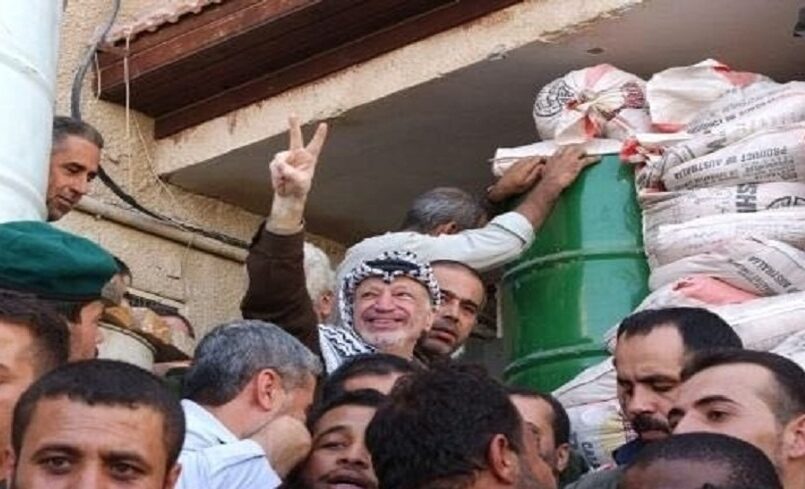قائد عسكري اسرائيلي يكشف محاولة اختطاف ياسر عرفات وإبعاده عن الضفة جراء تشجيعه لفعاليات انتفاضة عام 2000
