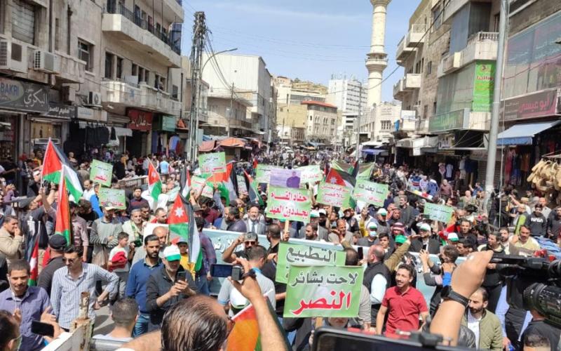 مسيرة شعبية وسط عمان إحياء لذكرى معركة الكرامة ويوم الأرض