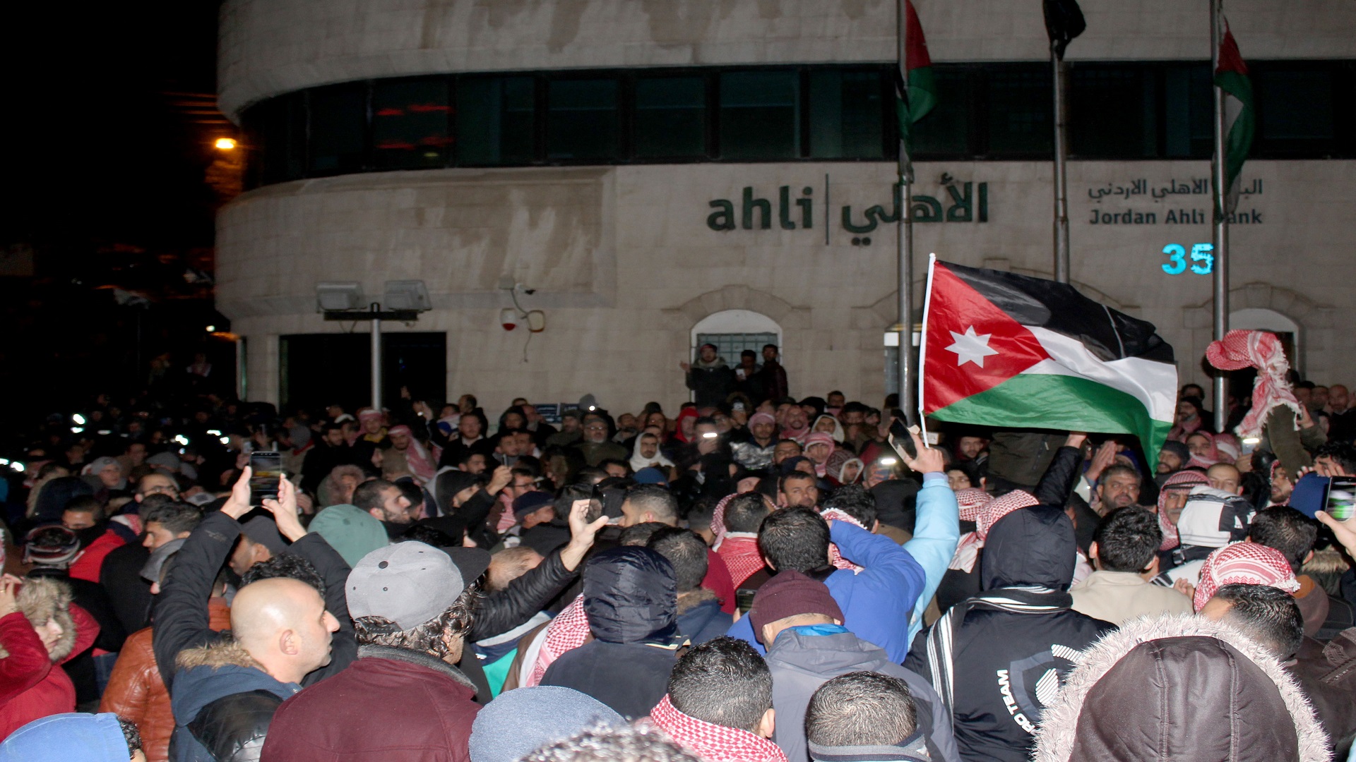 نشطاء أردنيون يدينون بيان وزارة الخارجية ويباركون عملية إلعاد