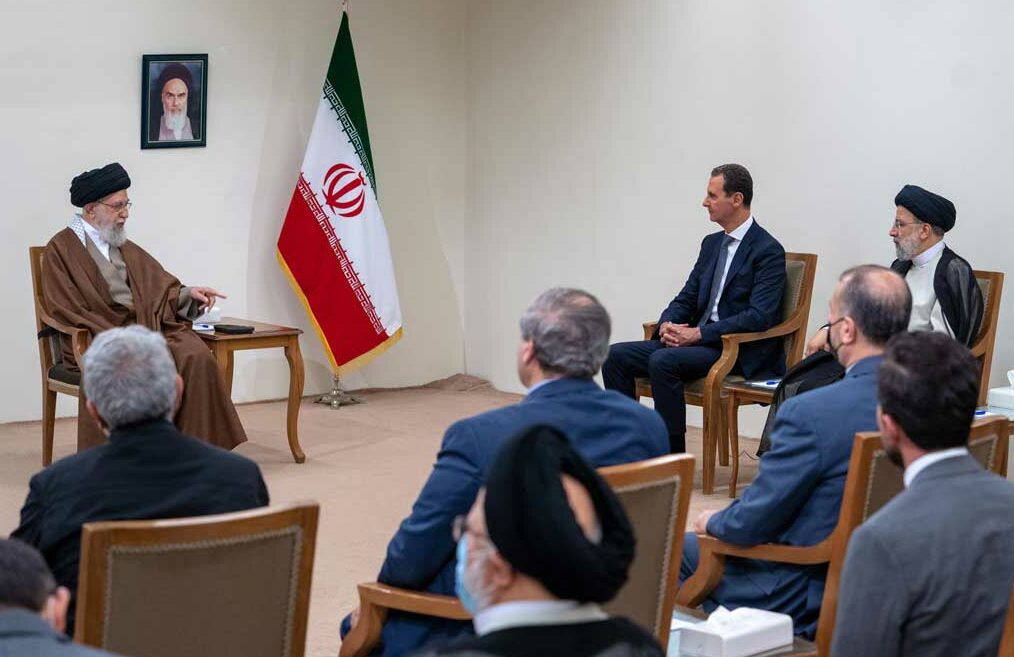 الأسد يجري زيارة عمل لايران ويبحث مع الخامنئي ورئيسي التعاون الثنائي والتفاهم المشترك حول قضايا المنطقة