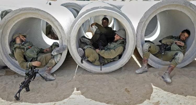 بيت العنكبوت.. 3 شبان فلسطينيين تسللوا إلى موقع لجيش العدو بالضفة وتجولوا فيه ساعتين وانسحبوا بينما الجنود نيام