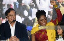 جوستافو بيترو مناضل يساري حمل السلاح بالامس ضد حكام دولة كولومبيا إلتي اصبح اليوم رئيساً لها!!