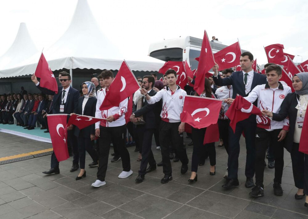 في الانتخابات الرئاسية القادمة.. جيل الشباب من الناخبين الاتراك يستعد لإرسال أردوغان وحزبه الحاكم الى مزبلة التاريخ