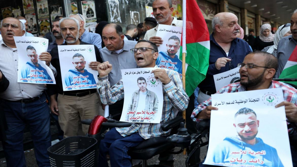 الأسير الفلسطيني رائد ريان يعلق اضرابه بعد تحقيق مطالبه