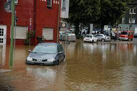 العثور على 6 وفيات جراء السيول في دولة الإمارات: