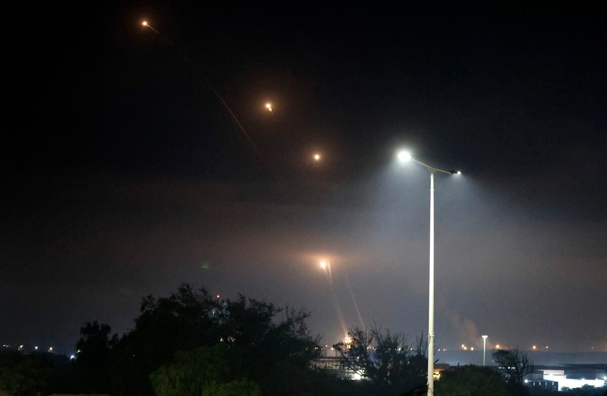 قاربت جنوب تل أبيب.. المقاومة تطلق مساء اليوم رشقات صاروخية على مدن العدو الذي استأنف عدوانه على غزة/ فيديو