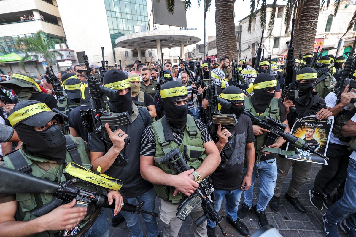 العدو يشن حملة اعتقالات ومداهمات بالقدس والضفة اليوم الاثنين، ومصر تحذره من إنفجار الأوضاع وخروجها عن السيطرة