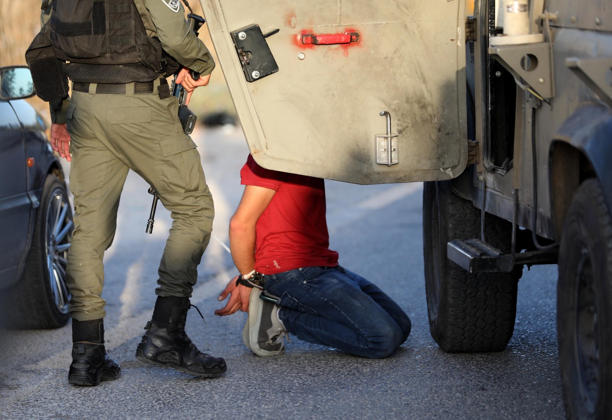 العدو يعتقل 5300 فلسطيني منذ مطلع هذا العام، بينهم 111 إمرأة