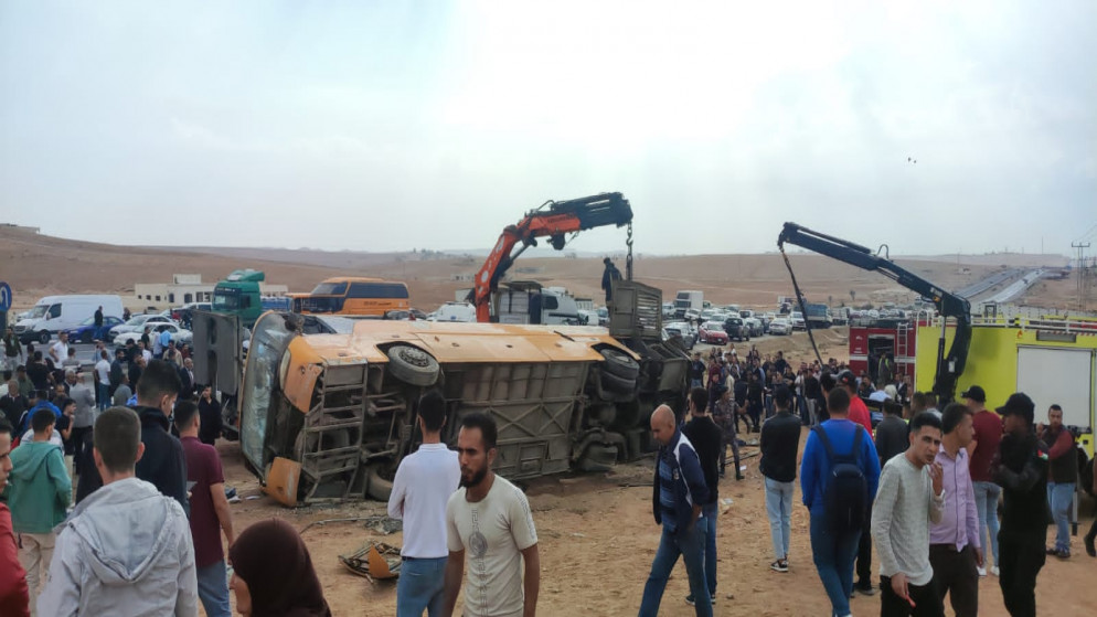 3 وفيات و34 إصابة إثر تدهور حافلة نقل طلاب بمحافظة الزرقاء